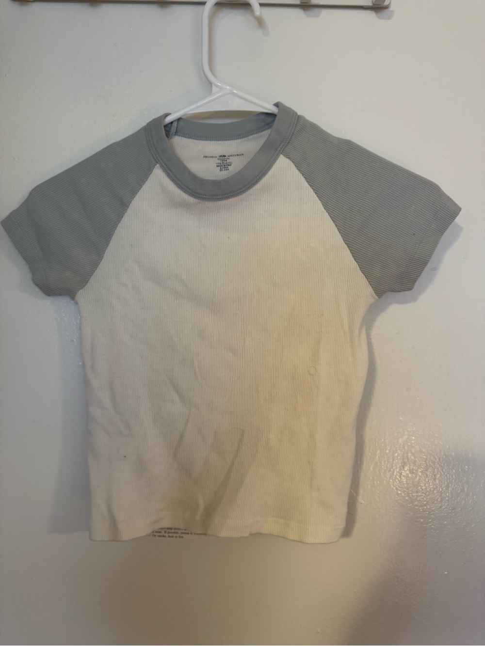 Brandy Melville Casual Raglan Tee in White and Light Gray